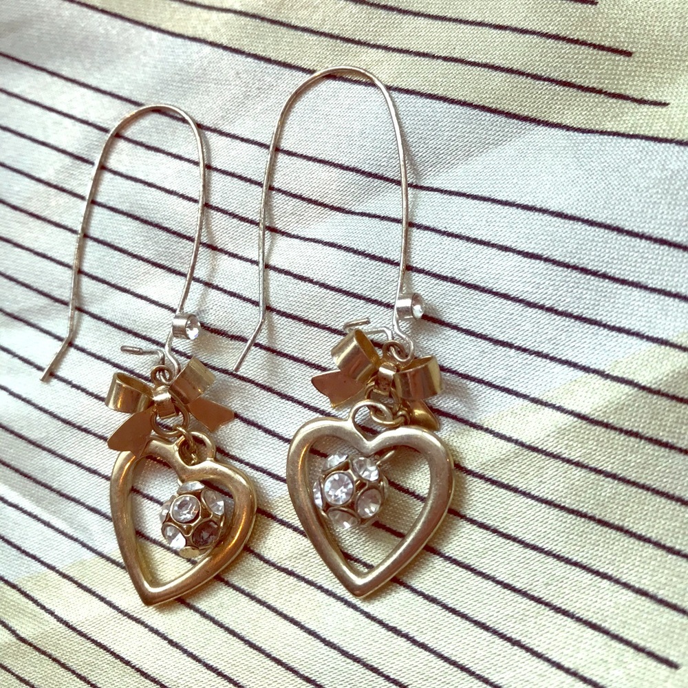 {FREE w/ purchase} Betsy Johnson dangle heart shaped earrings